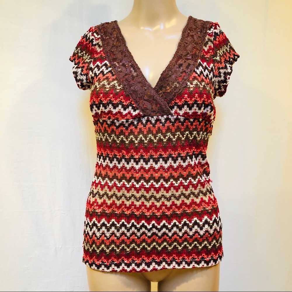 L.E.I. Women’s Top Sz L. Crocheted V-neck Cap Slv